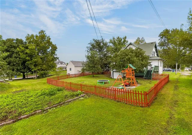 Photo 4 of Single family home for sale at 206 S Daviess St, Gallatin, MO 64640 | MLS# 2645914 | Listing updated on 2026-10-07