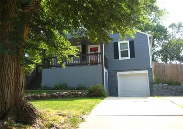 Single family home for sale at 4933 N Bellaire Ave, Kansas City, MO 64119 | MLS# 2645915