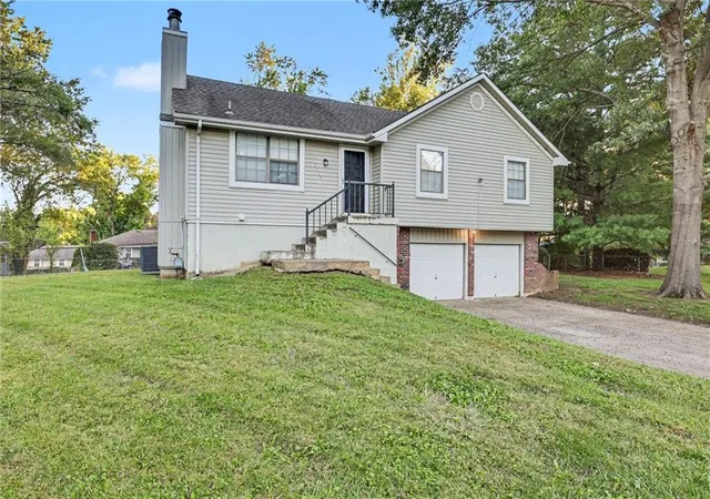 Photo 2 of Single family home for sale at 3804 Ne Woods Ct, Lees Summit, MO 64064 | MLS# 2645916 | Listing updated on 2026-10-14