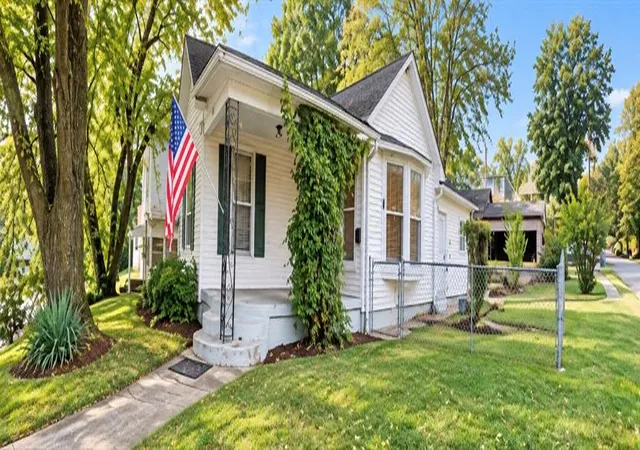 Photo 3 of Single family home for sale at 1811 Pacific St, Saint Joseph, MO 64503 | MLS# 2645917 | Listing updated on 2026-10-08
