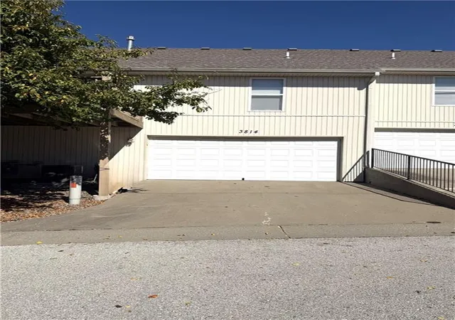Photo 3 of Townhouse for sale at 3814 Ne 86th Terrace, Kansas City, MO 64156 | MLS# 2645919 | Listing updated on 2026-10-09
