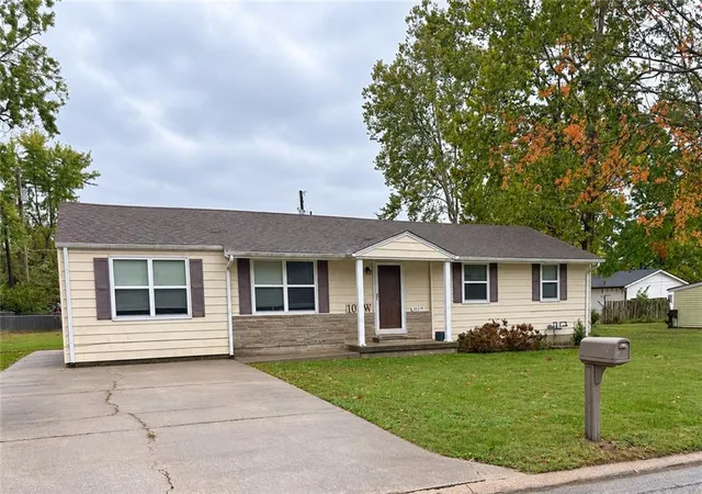 Photo 2 of Single family home for sale at 103 W Joy St, Harrisonville, MO 64701 | MLS# 2645922 | Listing updated on 2026-10-22