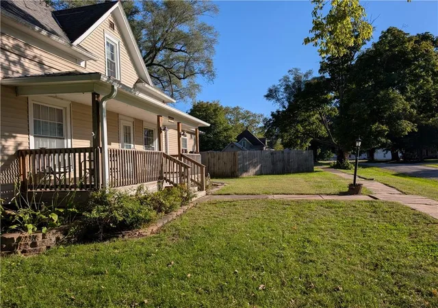 Photo 1 of Single family home for sale at 621 N Smith St, Burlington Junction, MO 64428 | MLS# 2645926 | Listing updated on 2026-10-08