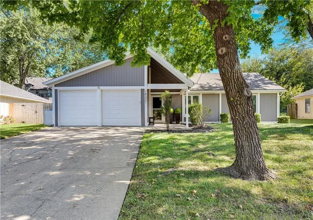 Photo 1 of Single family home for sale at 14221 S Summertree Ln, Olathe, KS 66062 | MLS# 2645927 | Listing updated on 2026-10-18