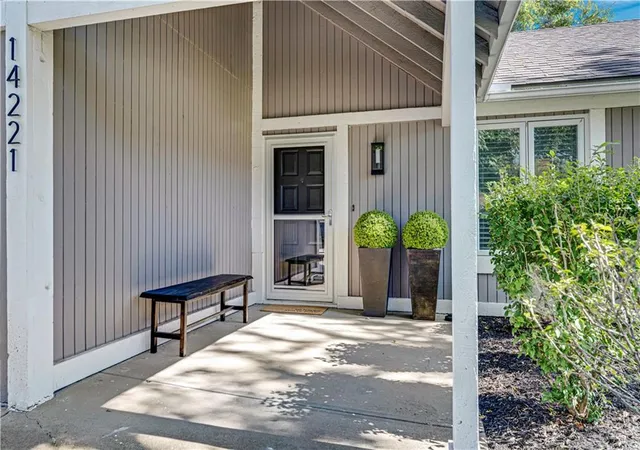 Photo 3 of Single family home for sale at 14221 S Summertree Ln, Olathe, KS 66062 | MLS# 2645927 | Listing updated on 2026-10-18