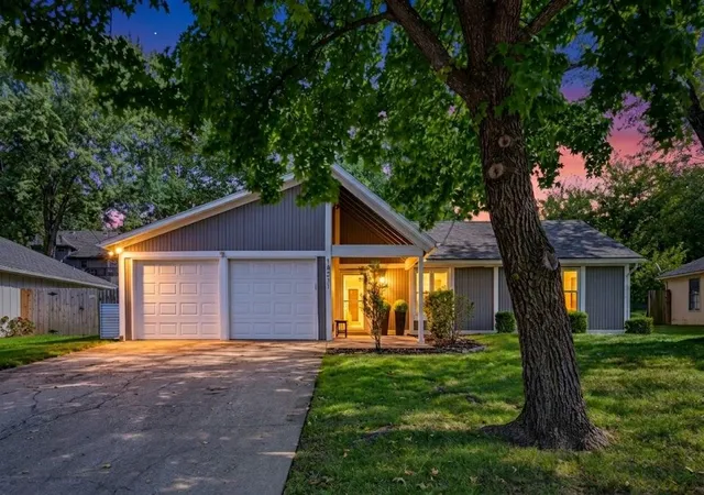Photo 2 of Single family home for sale at 14221 S Summertree Ln, Olathe, KS 66062 | MLS# 2645927 | Listing updated on 2026-10-18