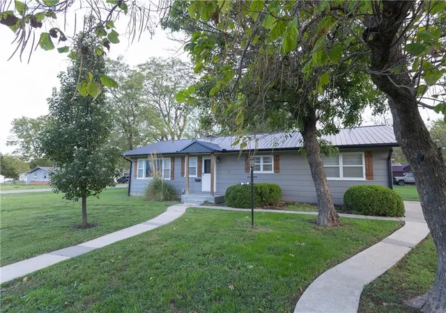 Photo 1 of Single family home for sale at 401 N 4th Street, Humboldt, KS 66748 | MLS# 2645936 | Listing updated on 2026-10-08