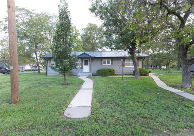 Photo 3 of Single family home for sale at 401 N 4th Street, Humboldt, KS 66748 | MLS# 2645936 | Listing updated on 2026-10-08