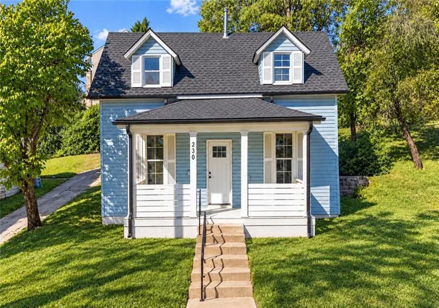 Single family home for sale at 230 N Missouri St, Liberty, MO 64068 | MLS# 2645937