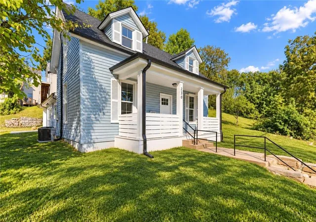 Photo 2 of Single family home for sale at 230 N Missouri St, Liberty, MO 64068 | MLS# 2645937 | Listing updated on 2026-10-08