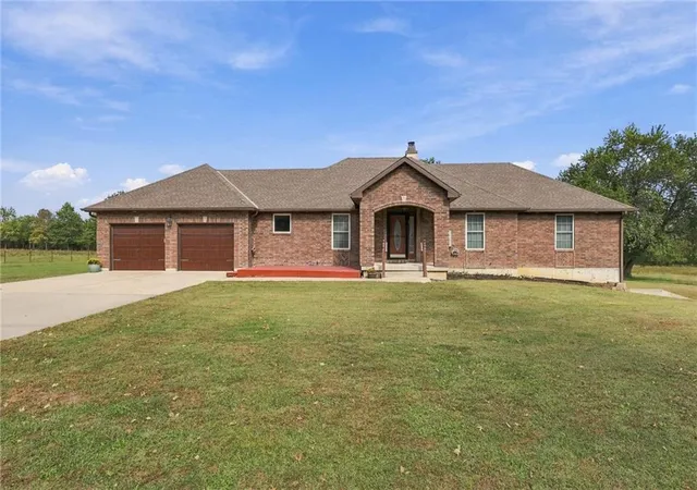 Photo 1 of Sale Pending at 7000 Fort Myers Blvd, Belton, MO 64012 | MLS# 2645942 | Listing updated on 2026-10-16