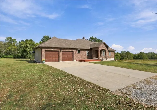 Photo 3 of Sale Pending at 7000 Fort Myers Blvd, Belton, MO 64012 | MLS# 2645942 | Listing updated on 2026-10-16