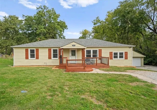 Photo 2 of Sale Pending at 604 Ne 74th Terrace, Kansas City, MO 64118 | MLS# 2645946 | Listing updated on 2026-10-18