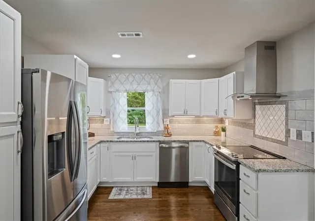 Photo 4 of Sale Pending at 604 NE 74th Terrace, Kansas City, MO 64118 | MLS# 2645946 | Listing updated on 2026-10-18
