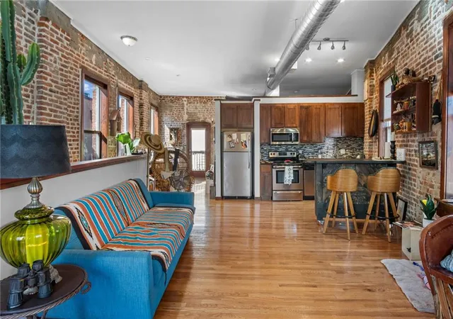 Photo 4 of House for sale at 1040 Missouri Ave, Kansas City, MO 64106 | MLS# 2645947 | Listing updated on 2026-10-14