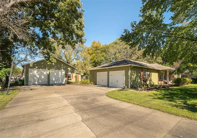 Photo 1 of Single family home for sale at 835 Locust St, Lawrence, KS 66044 | MLS# 2645948 | Listing updated on 2026-10-09