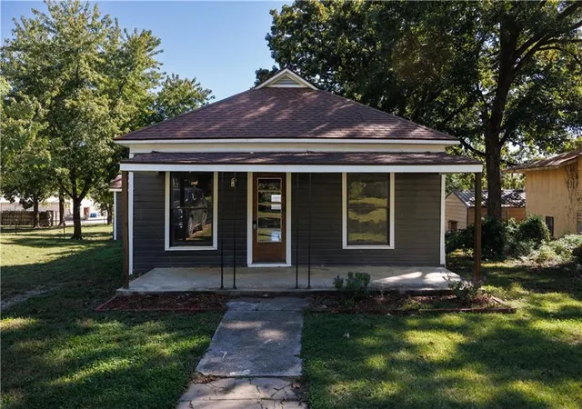 Photo 1 of Single family home for sale at 320 South 8th, Fredonia, KS 66736 | MLS# 2645950 | Listing updated on 2026-10-09