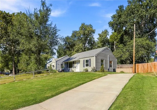 Photo 1 of Single family home for sale at 4802 Vista St, Kansas City, KS 66106 | MLS# 2645956 | Listing updated on 2026-10-09