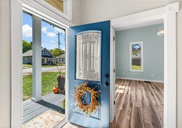 Photo 3 of Single family home for sale at 304 W Royle St, Richmond, MO 64085 | MLS# 2645958 | Listing updated on 2026-10-09
