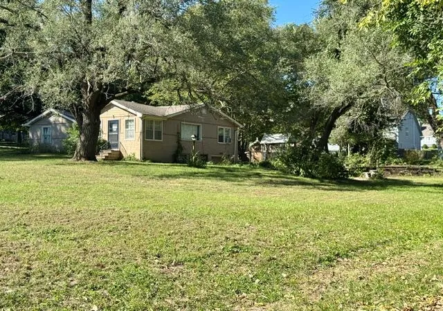 Photo 4 of Single family home for sale at 10020 W 51st Street, Shawnee, KS 66203 | MLS# 2645967 | Listing updated on 2026-10-19