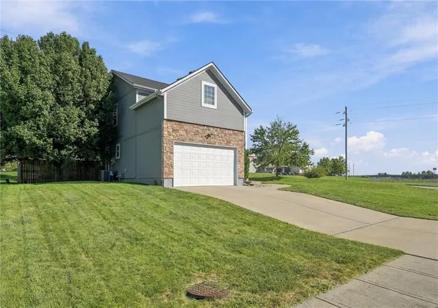 Photo 2 of Single family home for sale at 16917 Cross Crk Dr, Belton, MO 64012 | MLS# 2645970 | Listing updated on 2026-10-21