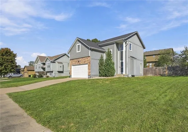 Photo 3 of Single family home for sale at 16917 Cross Crk Dr, Belton, MO 64012 | MLS# 2645970 | Listing updated on 2026-10-21