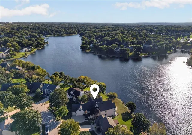Photo 1 of Mansion for sale at 118 Ne Edgewater Dr, Lees Summit, MO 64064 | MLS# 2645971 | Listing updated on 2026-10-08