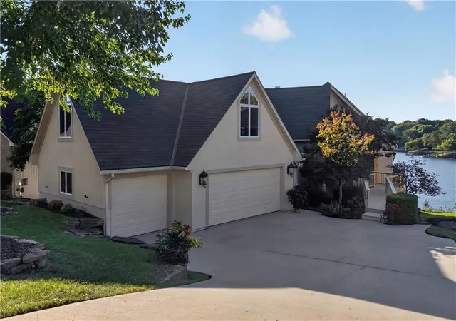 Photo 3 of Mansion for sale at 118 Ne Edgewater Dr, Lees Summit, MO 64064 | MLS# 2645971 | Listing updated on 2026-10-08