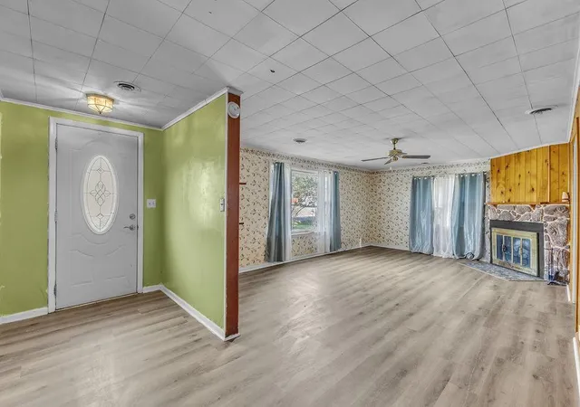 Photo 3 of Single family home for sale at 902 NE County Line Rd, Saint Joseph, MO 64505 | MLS# 2645972 | Listing updated on 2026-10-21