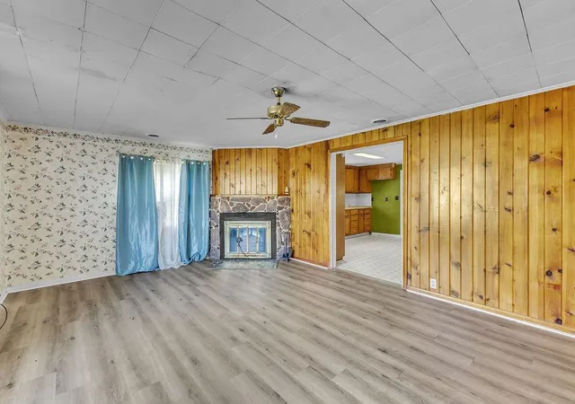 Photo 4 of Single family home for sale at 902 NE County Line Rd, Saint Joseph, MO 64505 | MLS# 2645972 | Listing updated on 2026-10-21