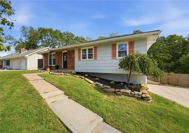 Photo 1 of Single family home for sale at 6719 Nw Willowick Ln, Kansas City, MO 64152 | MLS# 2645975 | Listing updated on 2026-10-18