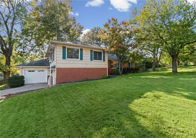 Photo 2 of Single family home for sale at 1913 E 29th Avenue, Kansas City, MO 64116 | MLS# 2645982 | Listing updated on 2026-10-09