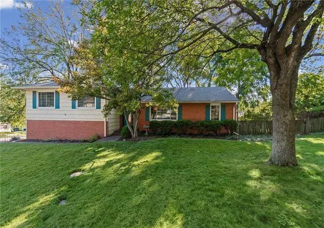Photo 3 of Single family home for sale at 1913 E 29th Avenue, Kansas City, MO 64116 | MLS# 2645982 | Listing updated on 2026-10-09