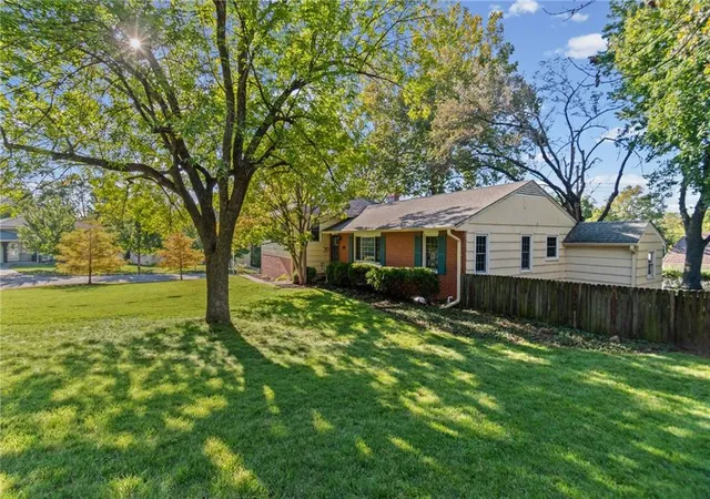 Photo 4 of Single family home for sale at 1913 E 29th Avenue, Kansas City, MO 64116 | MLS# 2645982 | Listing updated on 2026-10-09