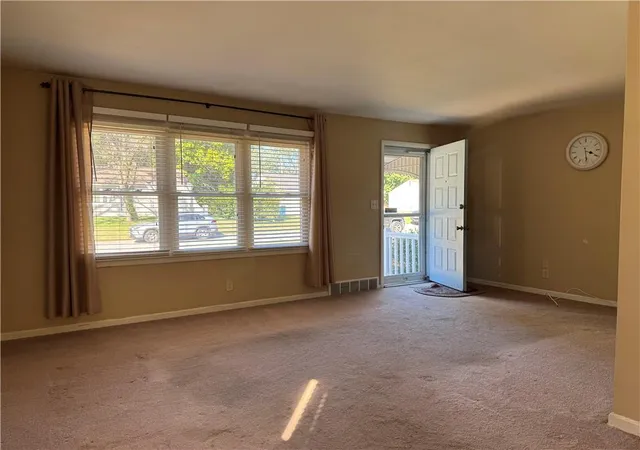 Photo 3 of Single family home for sale at 1401 NE 67th Terrace, Kansas City, MO 64118 | MLS# 2645984 | Listing updated on 2026-10-10