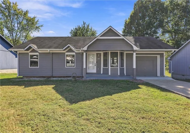 Single family home for sale at 322 E Dryden St, Odessa, MO 64076 | MLS# 2645991