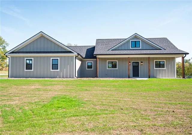 Photo 1 of Single family home for sale at 1884 Nw 550th Road, Kingsville, MO 64061 | MLS# 2645994 | Listing updated on 2026-10-10