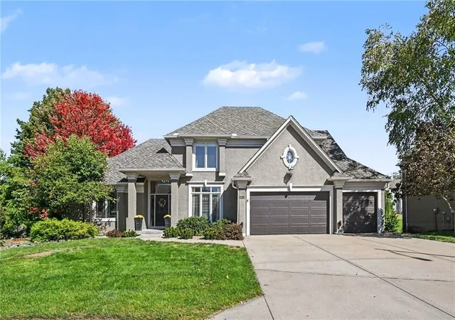 Single family home for sale at 8121 Parkview Dr, Parkville, MO 64152 | MLS# 2645995