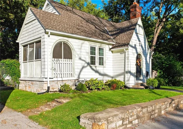 Photo 1 of Single family home for sale at 6832 Metcalf Ave, Overland Park, KS 66204 | MLS# 2645997 | Listing updated on 2026-10-09