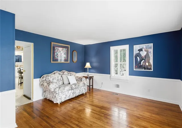 Photo 3 of Single family home for sale at 309 E Kansas Ave, Independence, MO 64050 | MLS# 2646000 | Listing updated on 2026-10-08