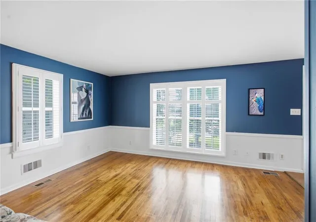 Photo 4 of Single family home for sale at 309 E Kansas Ave, Independence, MO 64050 | MLS# 2646000 | Listing updated on 2026-10-08
