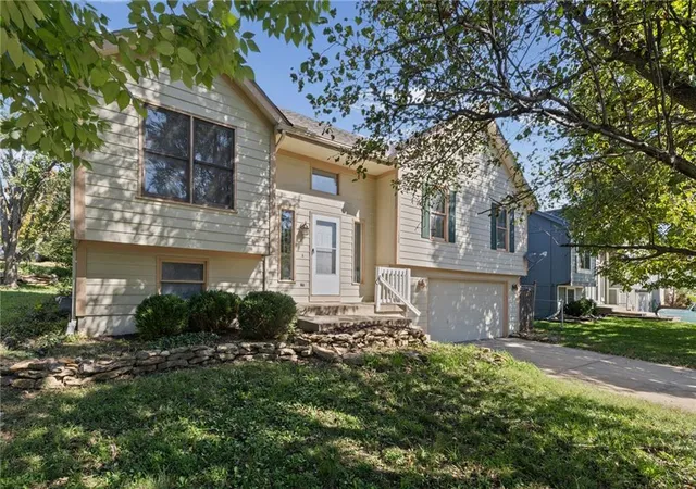 Photo 1 of Single family home for sale at 1558 W Mulberry St, Olathe, KS 66061 | MLS# 2646002 | Listing updated on 2026-10-09