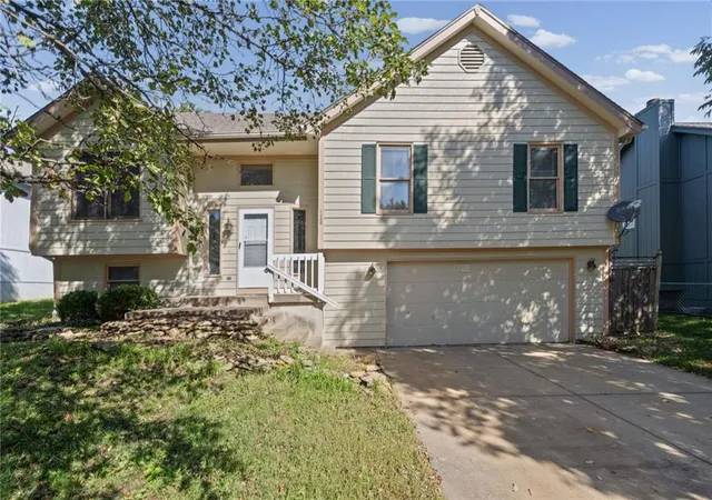 Photo 2 of Single family home for sale at 1558 W Mulberry St, Olathe, KS 66061 | MLS# 2646002 | Listing updated on 2026-10-09