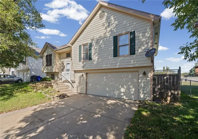 Photo 3 of Single family home for sale at 1558 W Mulberry St, Olathe, KS 66061 | MLS# 2646002 | Listing updated on 2026-10-09