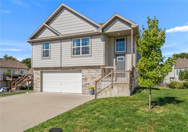 Photo 3 of Single family home for sale at 209 Tanner Pl, Belton, MO 64012 | MLS# 2646004 | Listing updated on 2026-10-20