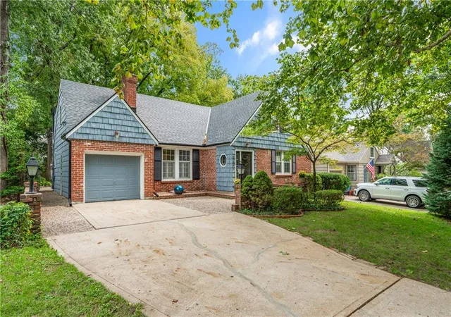 Photo 1 of Single family home for sale at 5307 Aberdeen Rd, Mission, KS 66205 | MLS# 2646006 | Listing updated on 2026-10-09