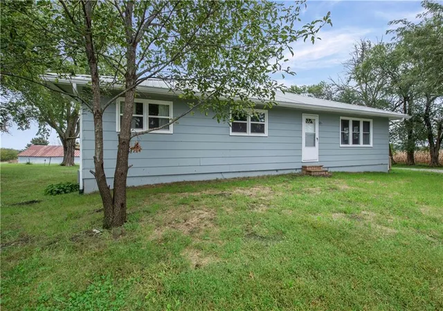 Photo 3 of Single family home for sale at 10417 Ne Jones Rd, Cameron, MO 64429 | MLS# 2646007 | Listing updated on 2026-10-08