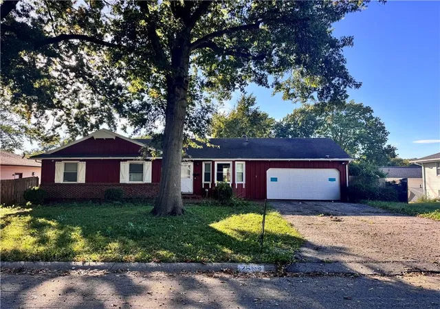 Photo 1 of Single family home for sale at 7504 Maple Ln, Raytown, MO 64138 | MLS# 2646009 | Listing updated on 2026-10-14