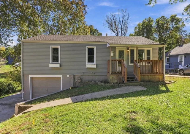 Photo 1 of Sale Pending at 5523 N Poe St, Kansas City, MO 64119 | MLS# 2646011 | Listing updated on 2026-10-25