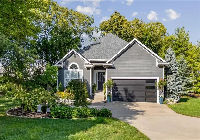 Photo 1 of House for sale at 13725 Pembroke Cir, Overland Park, KS 66224 | MLS# 2646014 | Listing updated on 2026-10-18